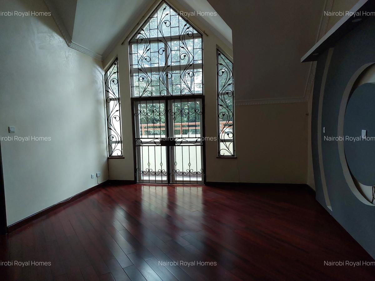 5 Bed Townhouse with En Suite at Lavington Green - 9