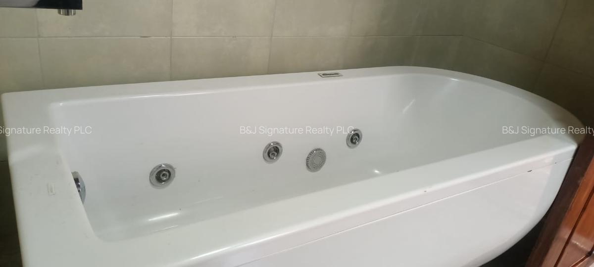 4 Bed Villa with En Suite in Spring Valley - 11