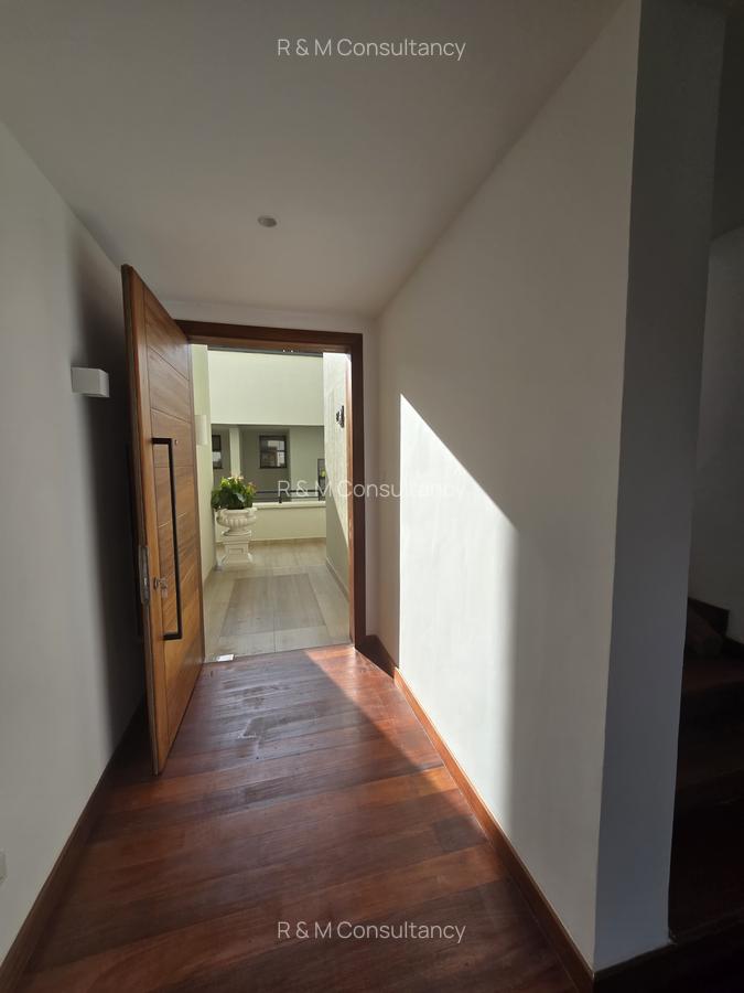 4 Bed House with En Suite at Two Rivers Mall - 8