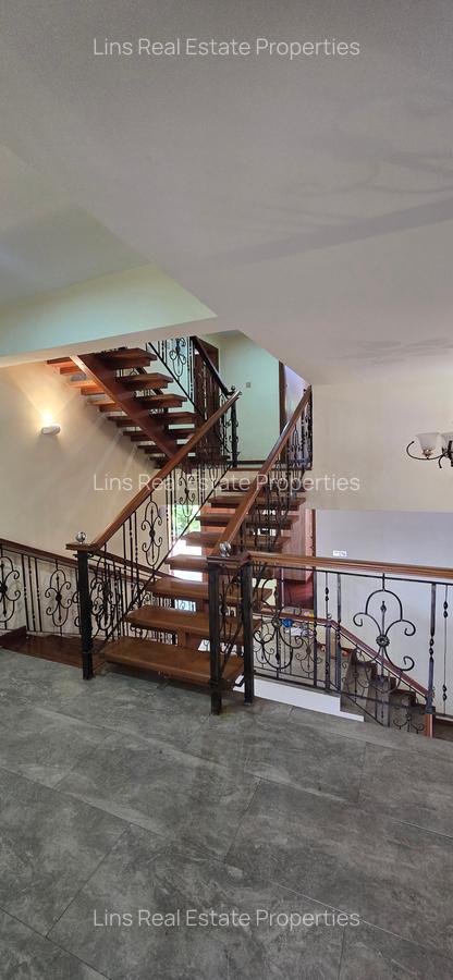 5 Bed Townhouse with En Suite in Lavington - 14
