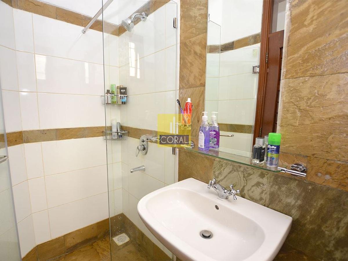 3 Bed Apartment with En Suite in Riverside - 12