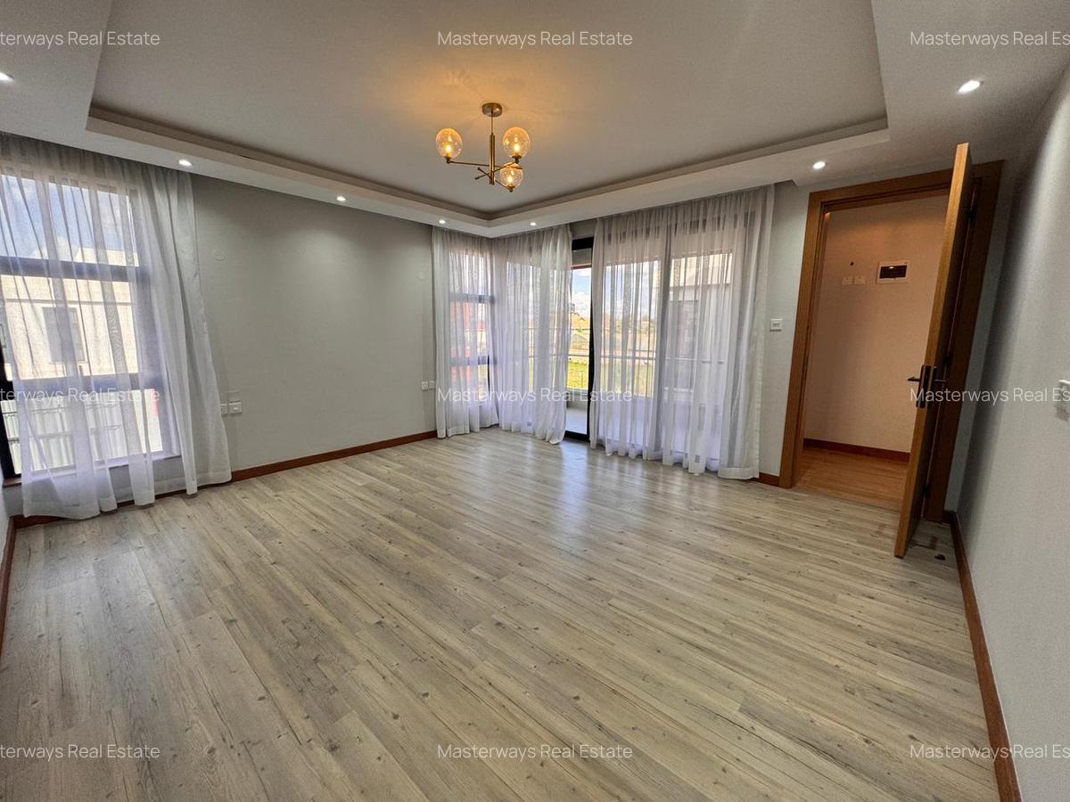 4 Bed Villa with En Suite in Membley - 3