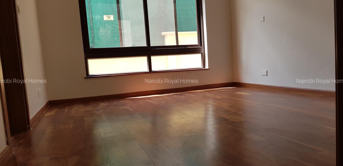 5 Bed Townhouse with En Suite at Lavington Road 455 - 13