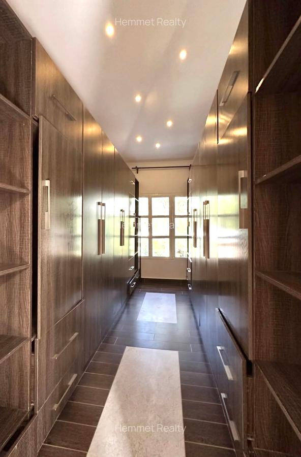 5 Bed House with En Suite in Runda - 7
