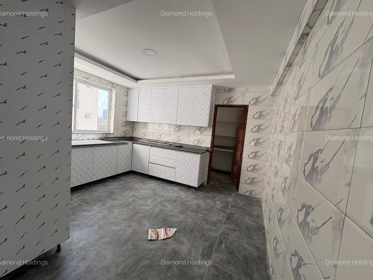3 Bed Apartment with En Suite in Parklands - 11