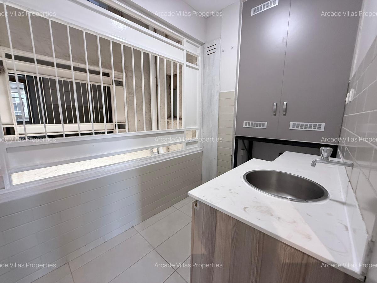 2 Bed Apartment with En Suite in Kilimani - 13