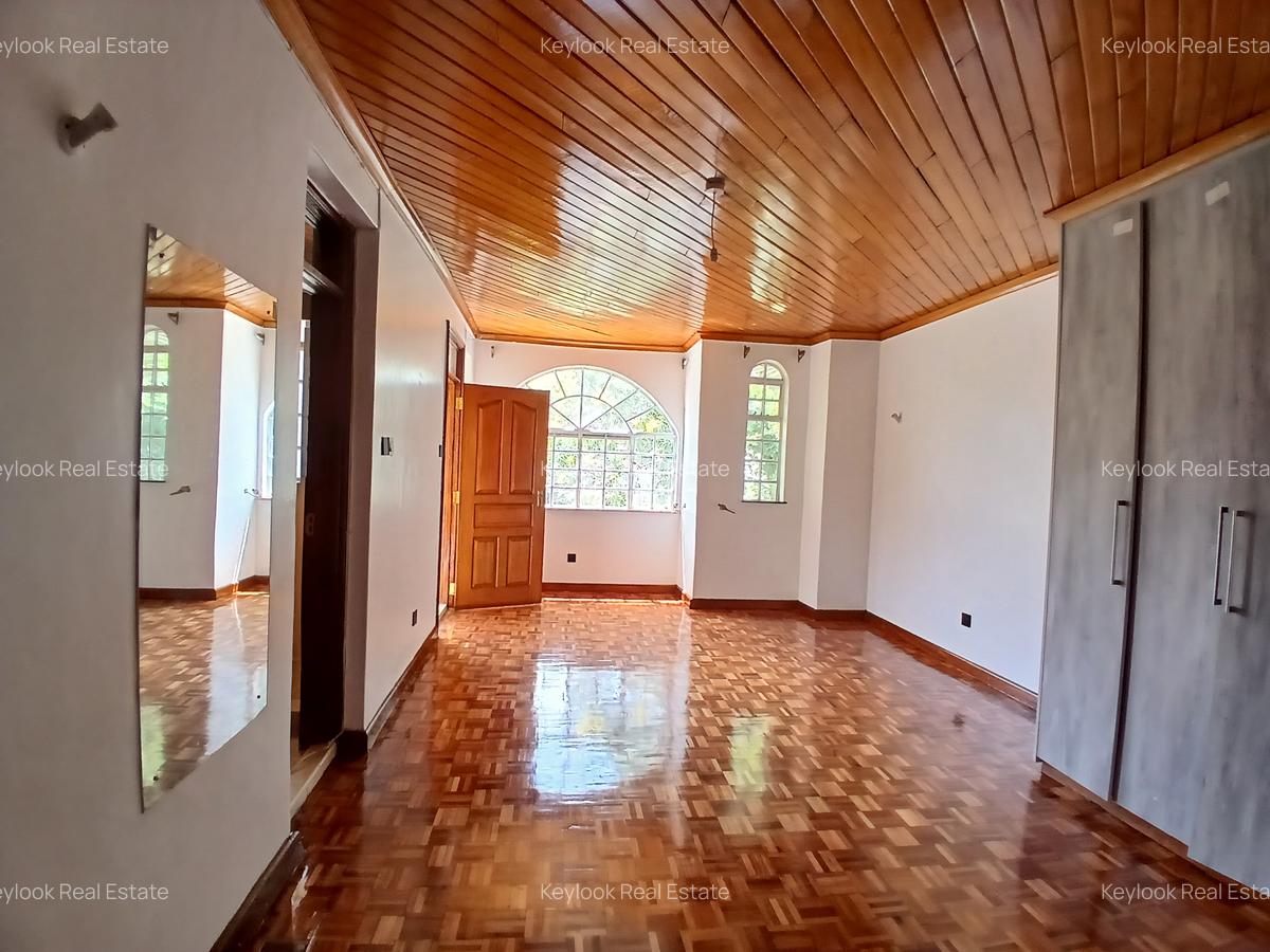 4 Bed Townhouse with En Suite at Lavington - 10