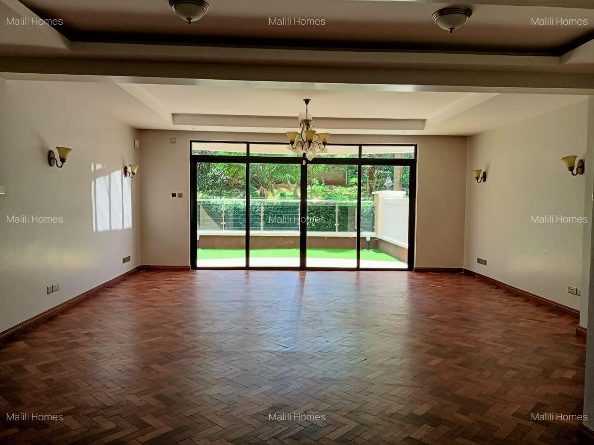 3 Bed Apartment in Riverside - 4