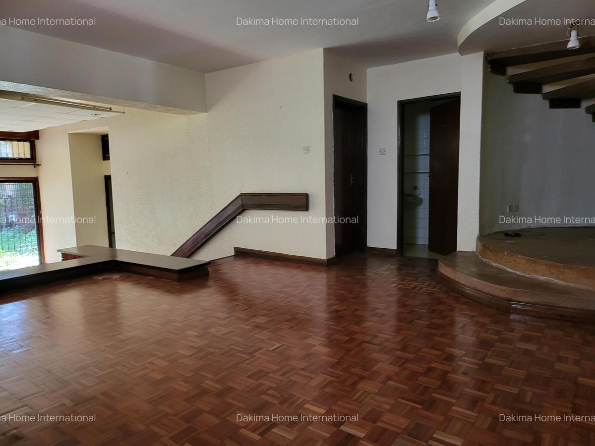 4 Bed Townhouse with En Suite in Rhapta Road - 2