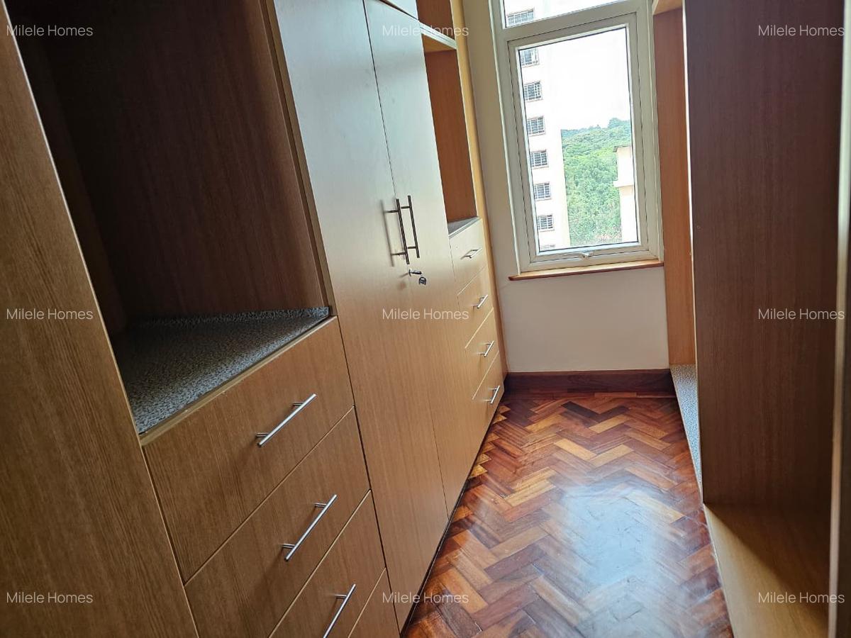 Serviced 3 Bed Apartment with En Suite in Parklands - 13