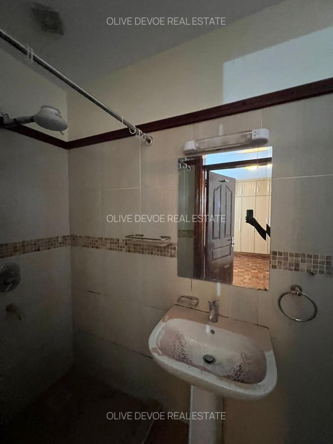 5 Bed Townhouse with En Suite in Kileleshwa - 9