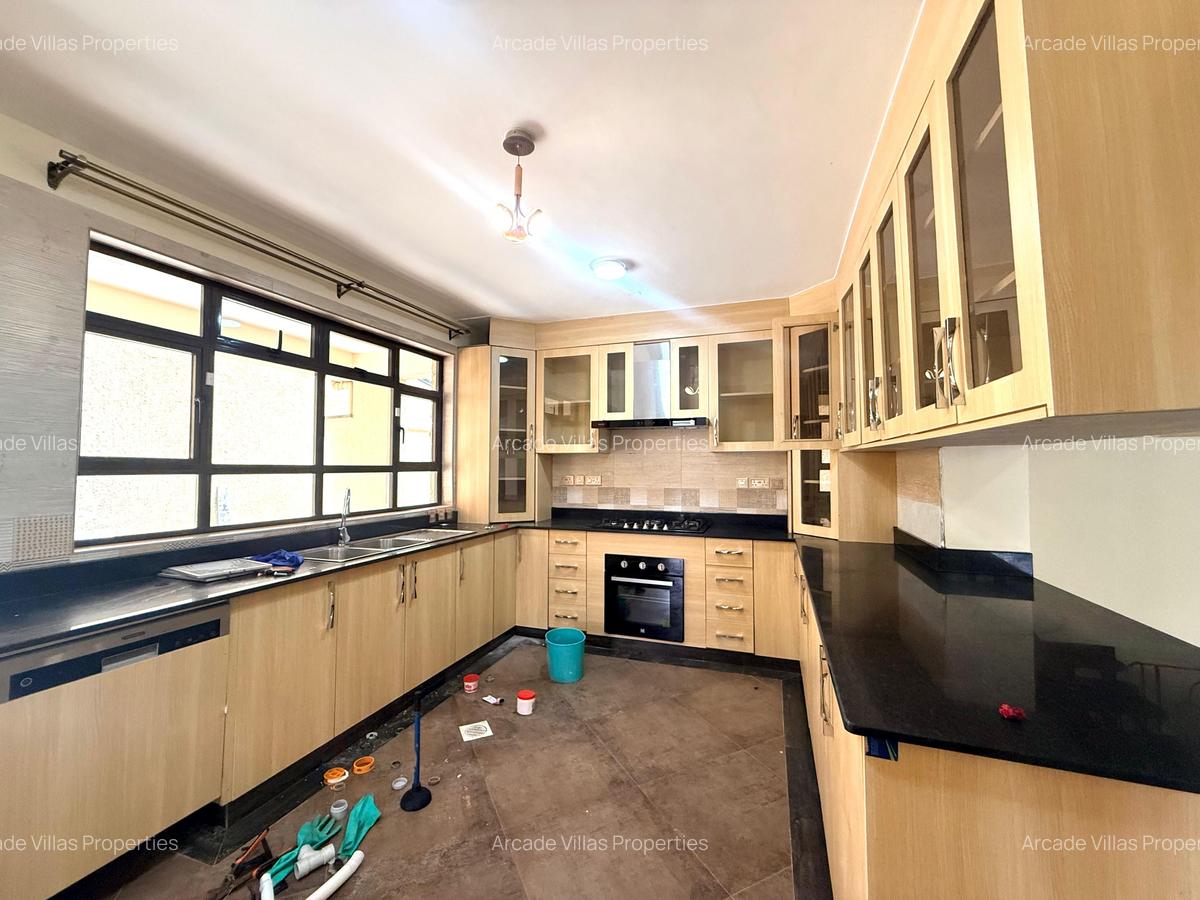 5 Bed Townhouse with En Suite in Lavington - 8