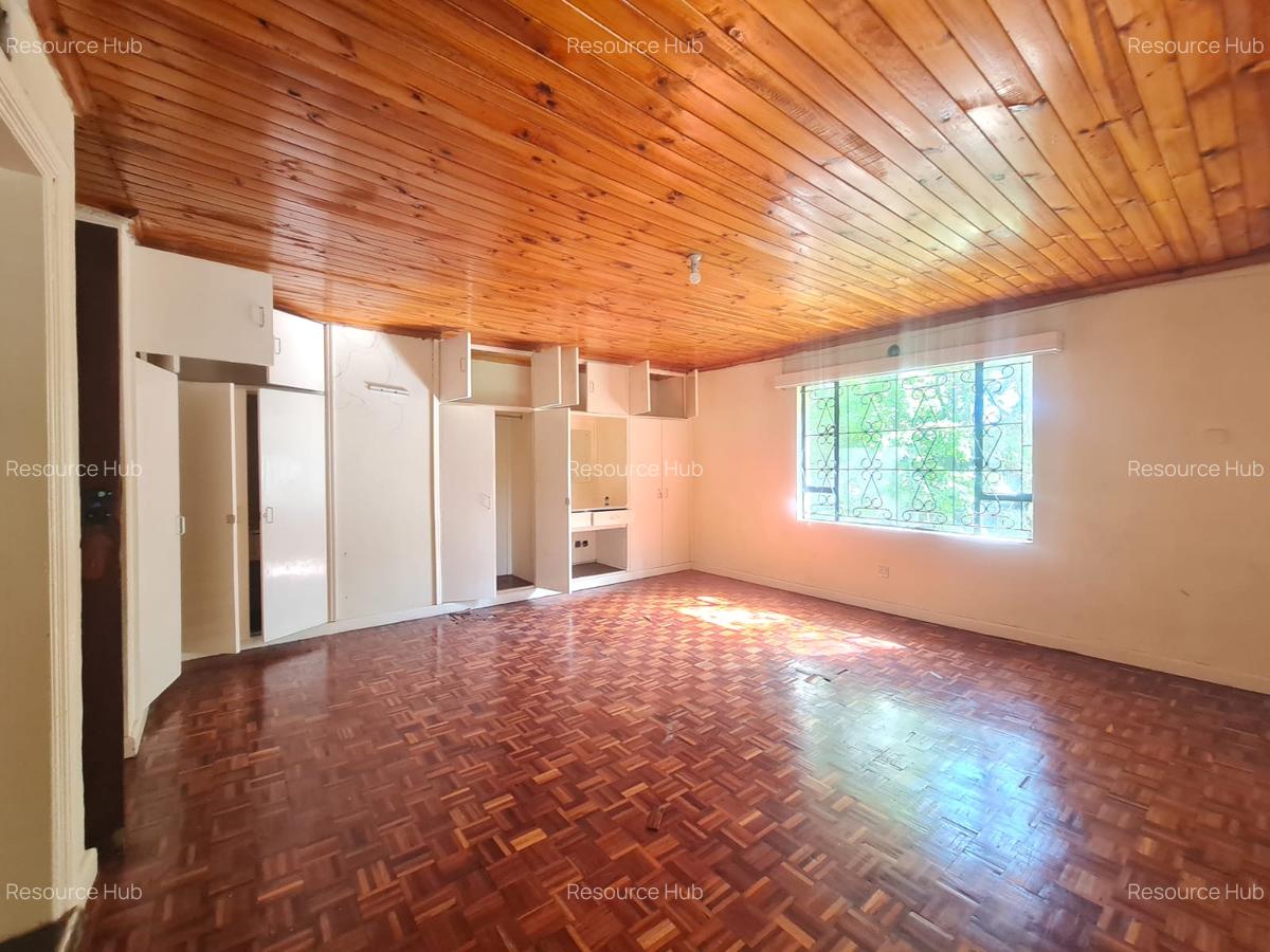 4 Bed House with En Suite at Hardy Area - 12