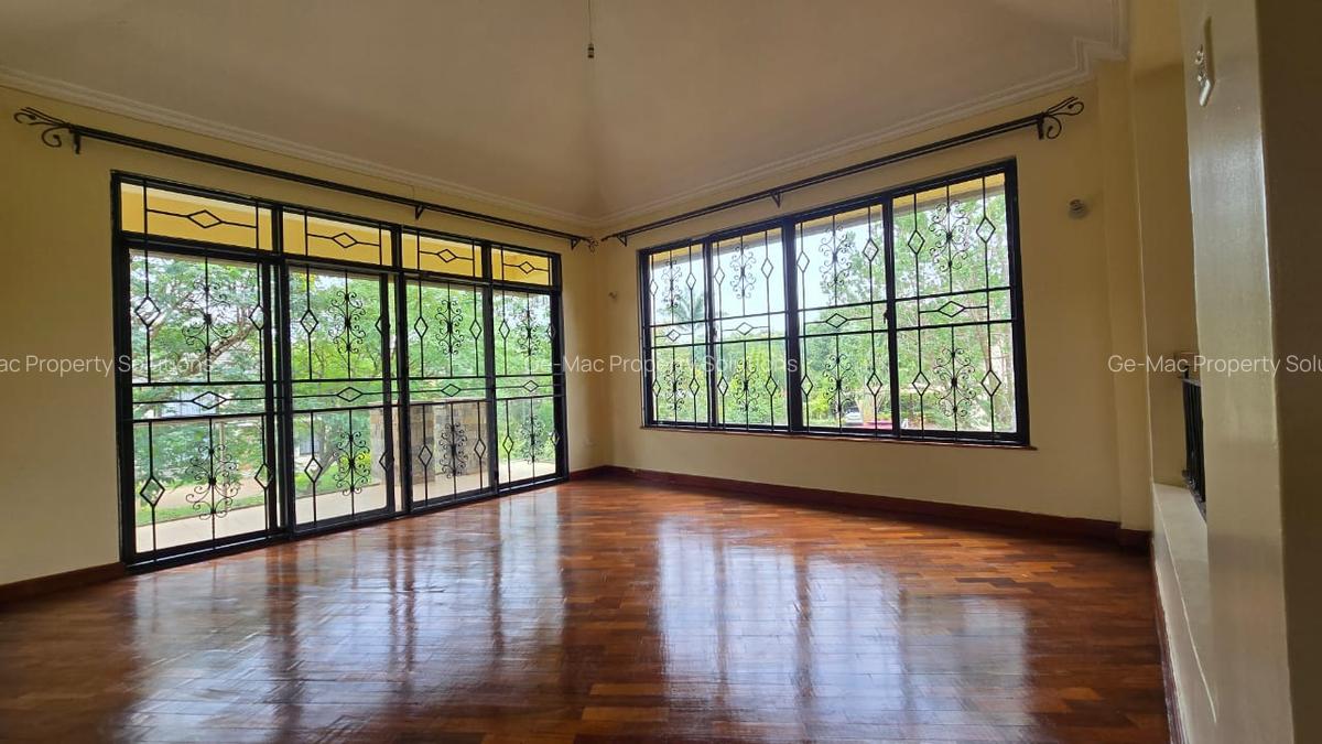 4 Bed House with En Suite in Garden Estate - 13