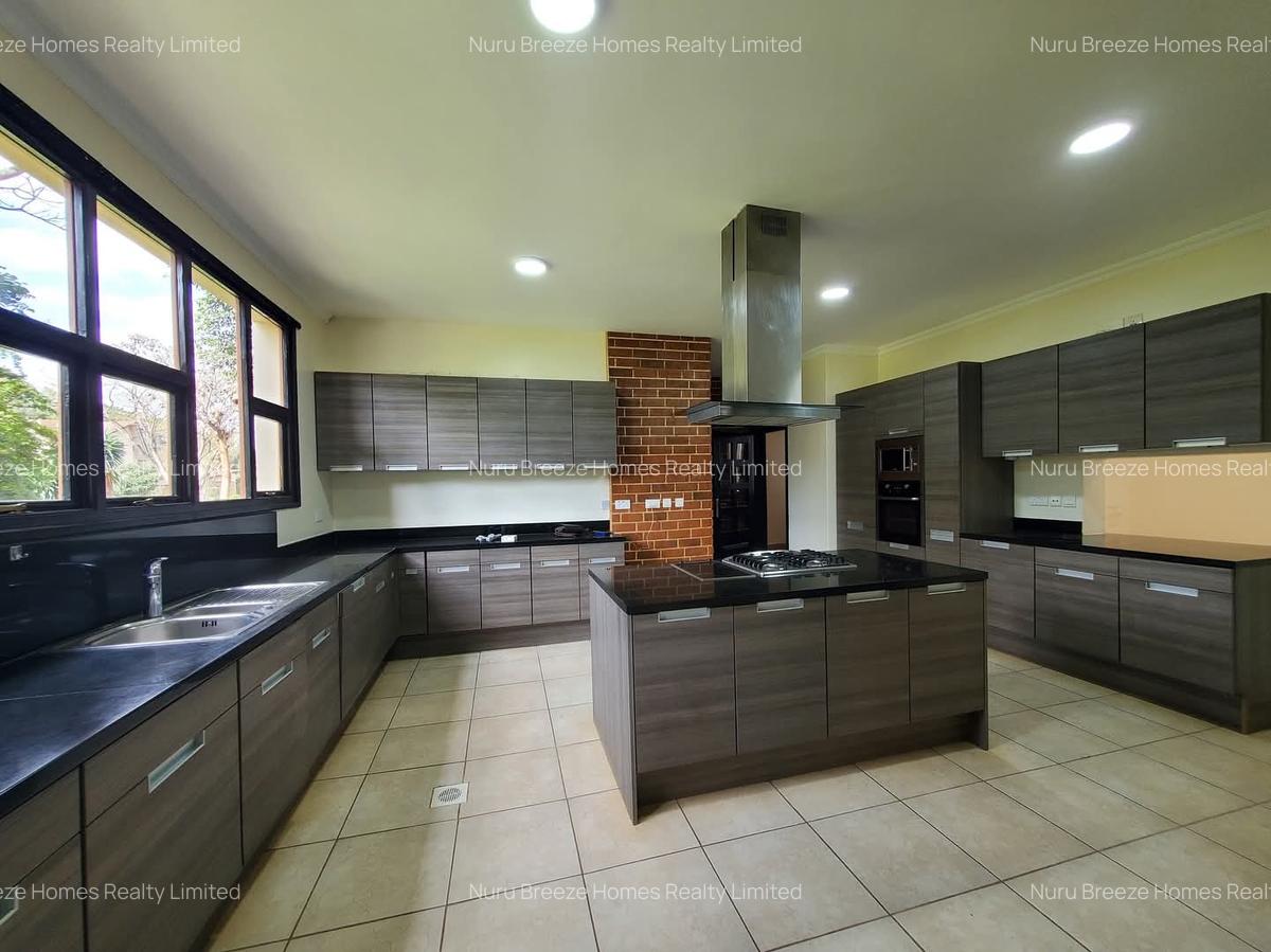 5 Bed Townhouse with En Suite in Karen - 3