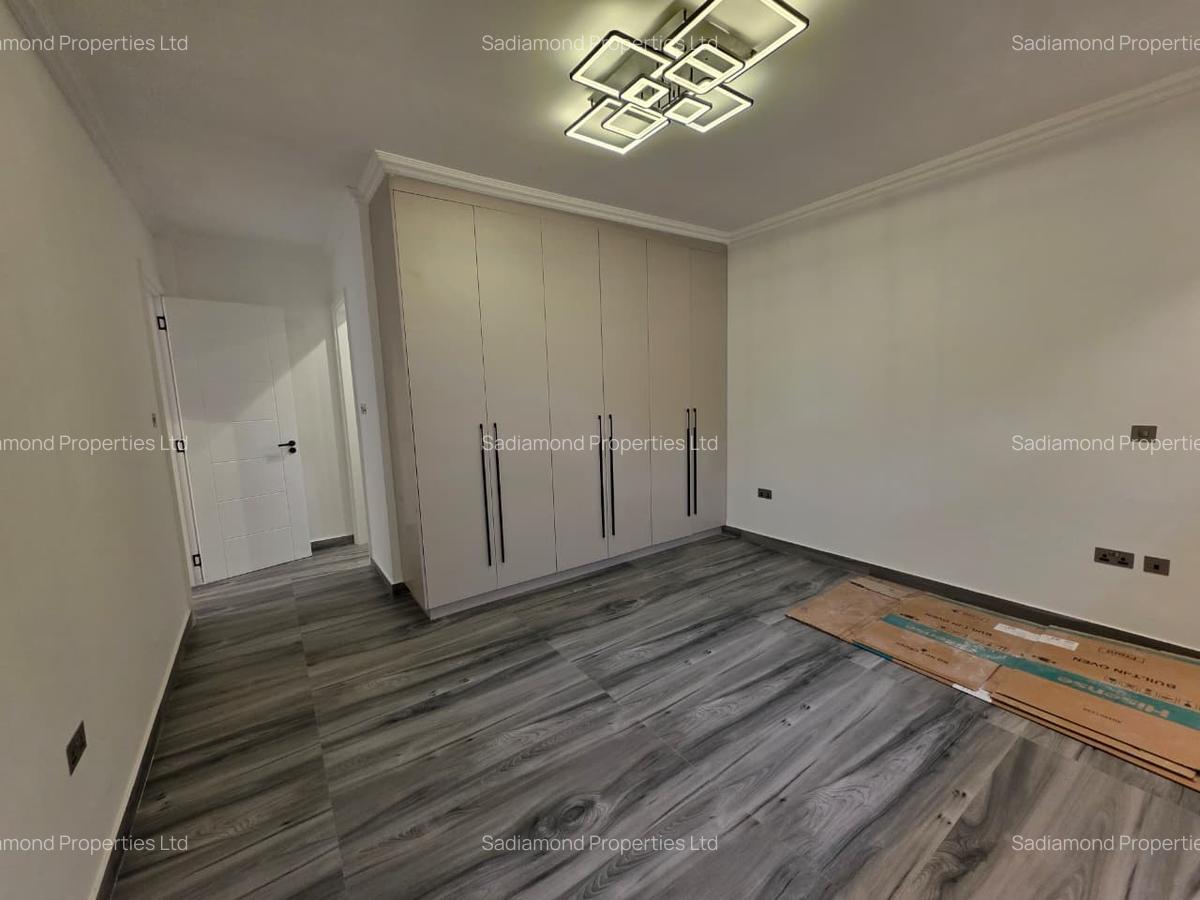 1 Bed Apartment with En Suite in Brookside - 6