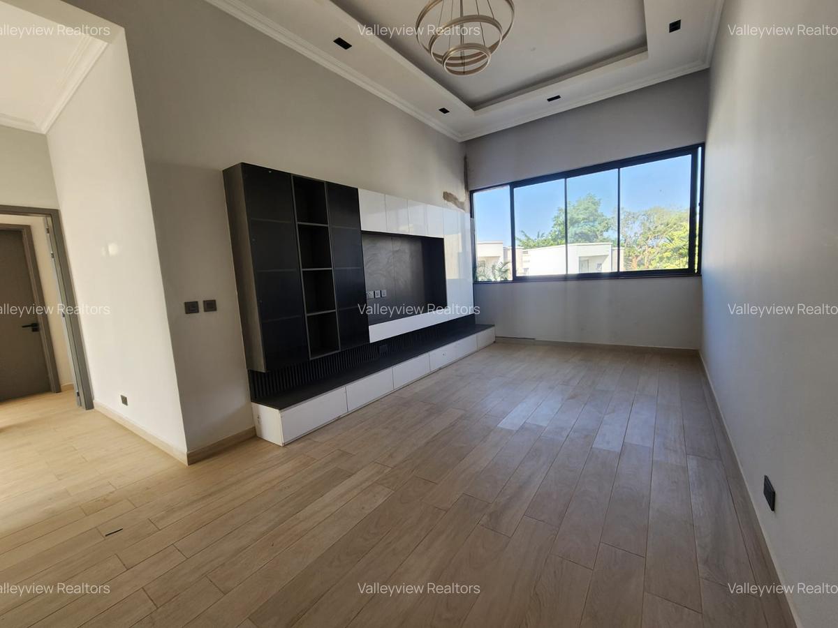 5 Bed Townhouse with En Suite at Lavington - 14