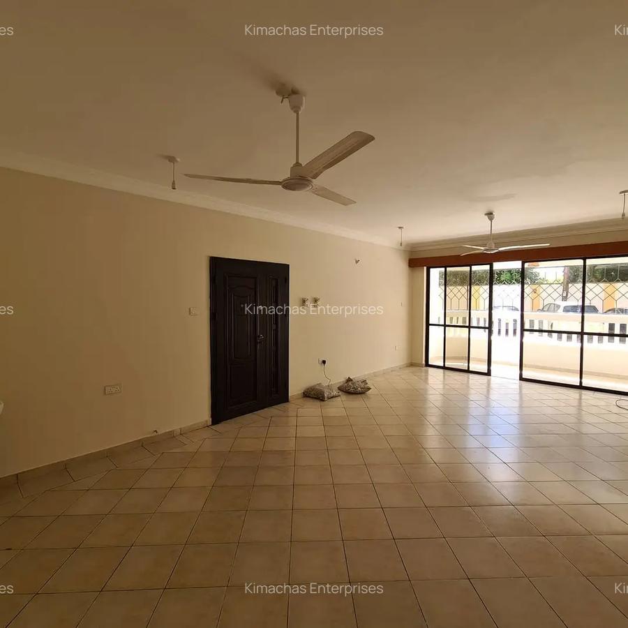 3 Bed Apartment with En Suite at Moyne Drive Nyali - 8