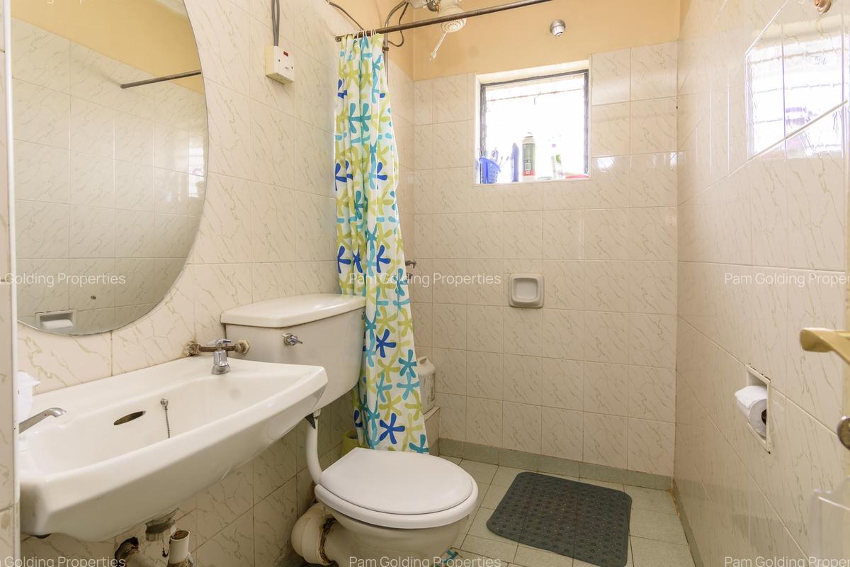4 Bed Townhouse with En Suite at Kapiti Road - 5