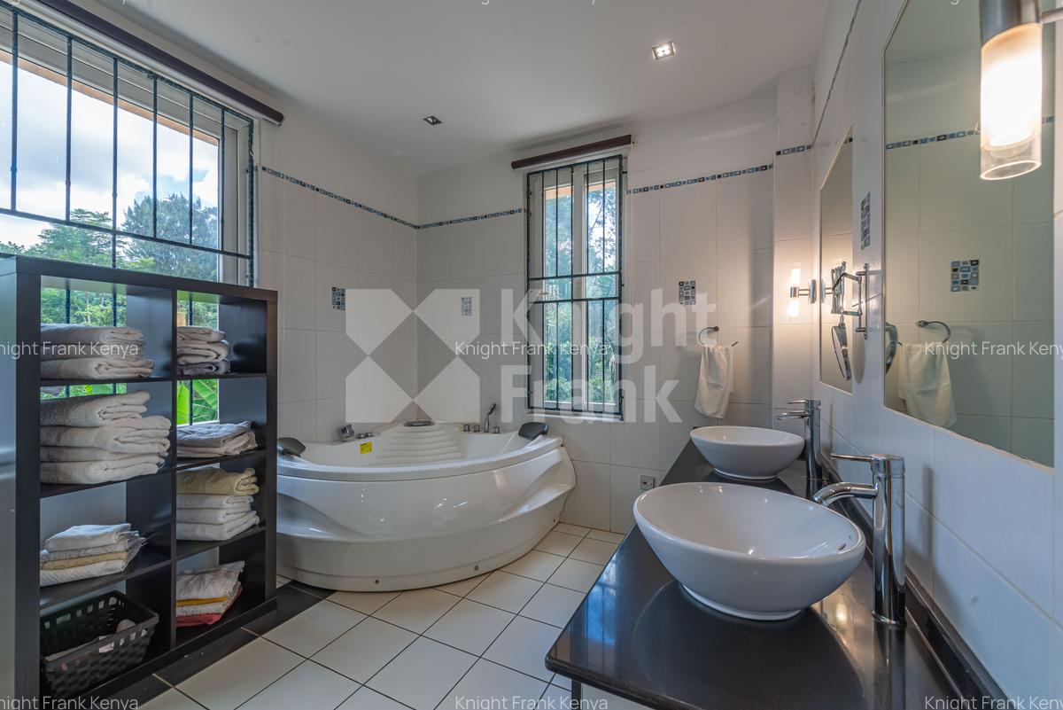 5 Bed House with En Suite at Kauria Close - 10