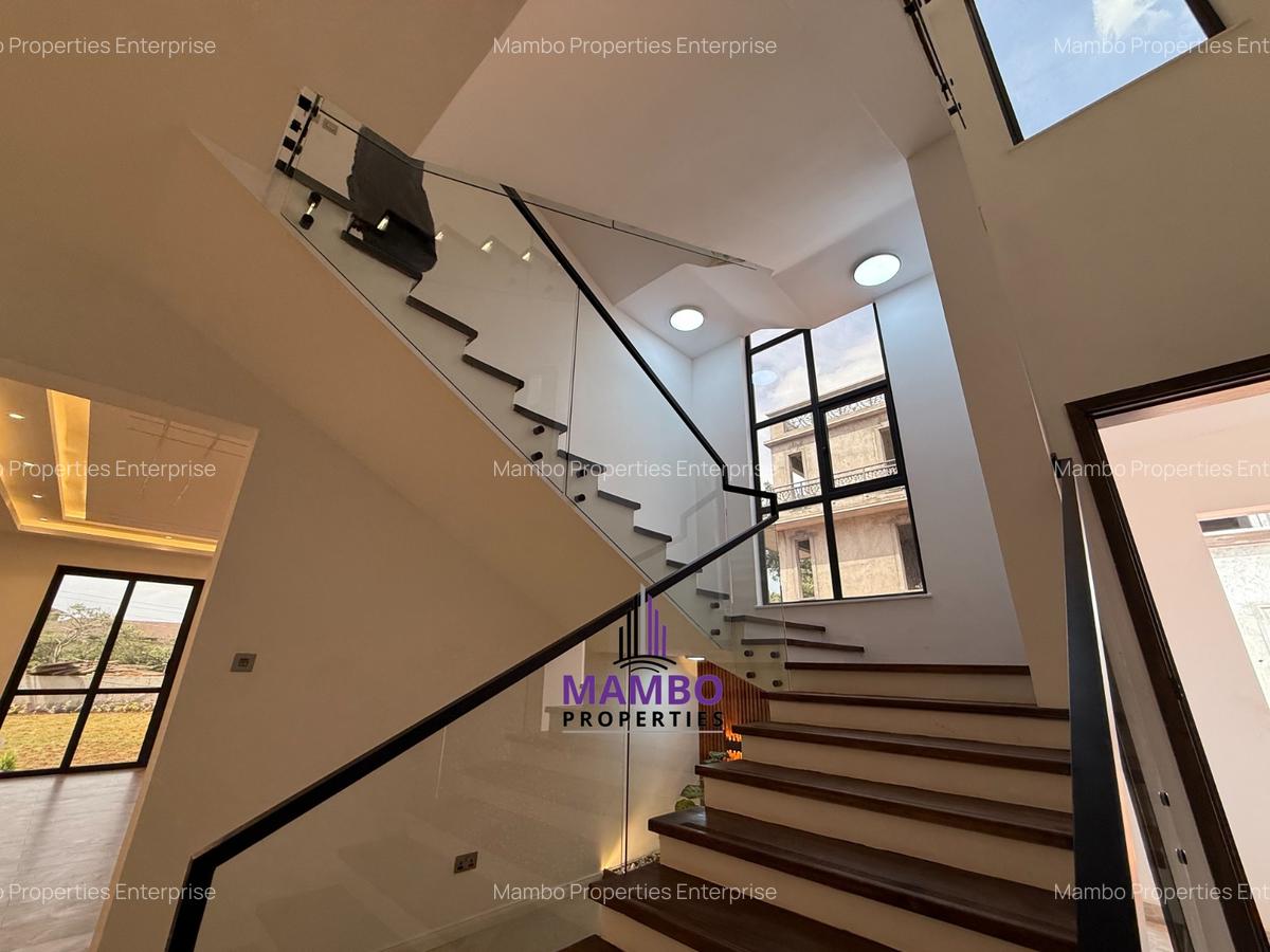 5 Bed Townhouse with En Suite at Lavington - 3