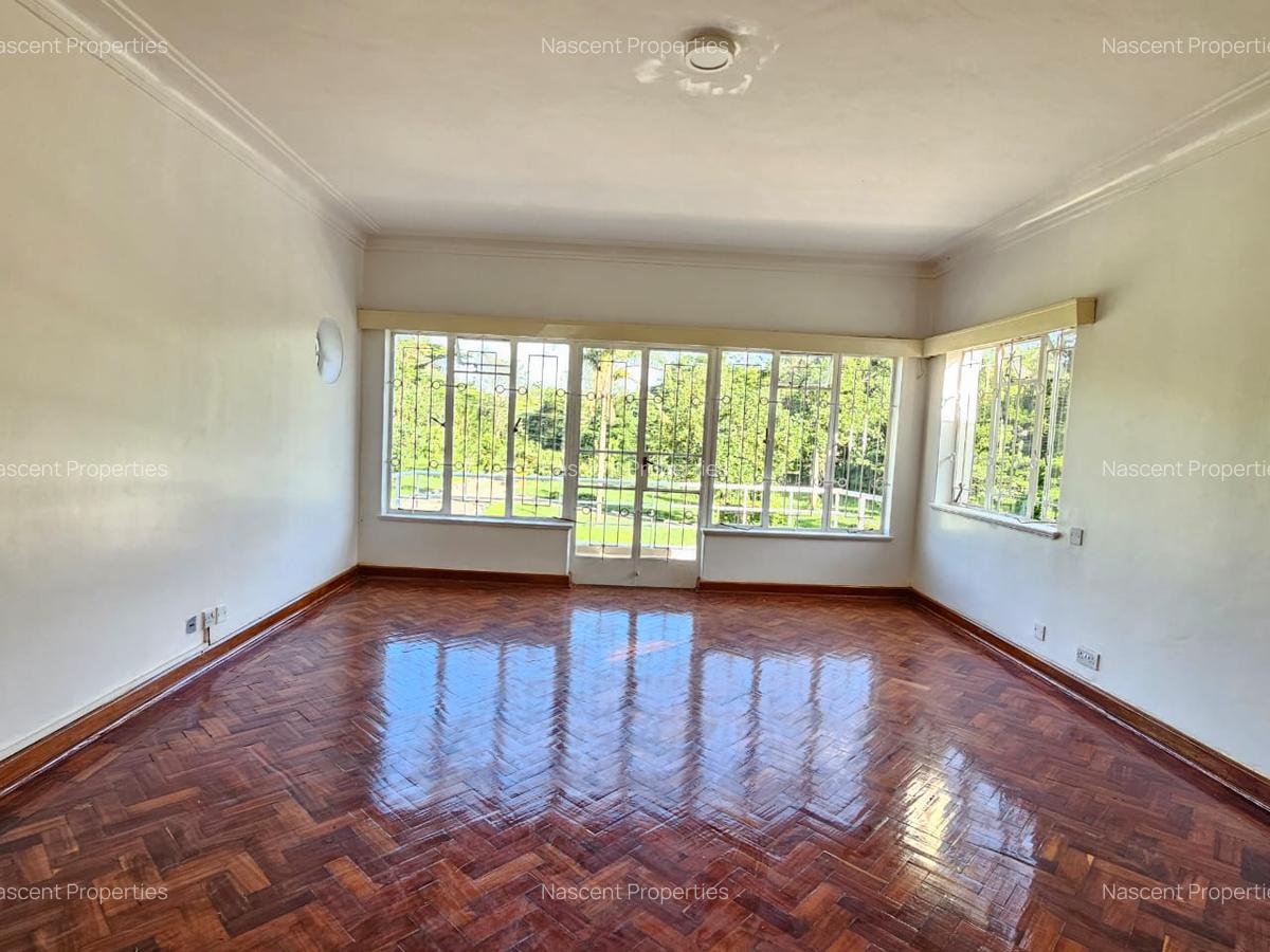 6 Bed House with En Suite in Rosslyn - 6