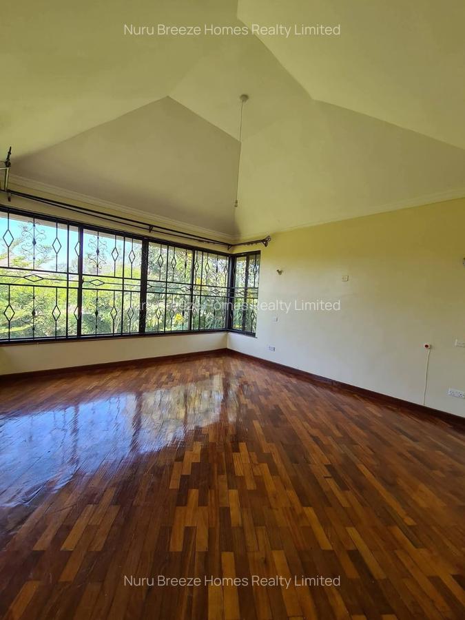 4 Bed Townhouse with En Suite in Ridgeways - 12