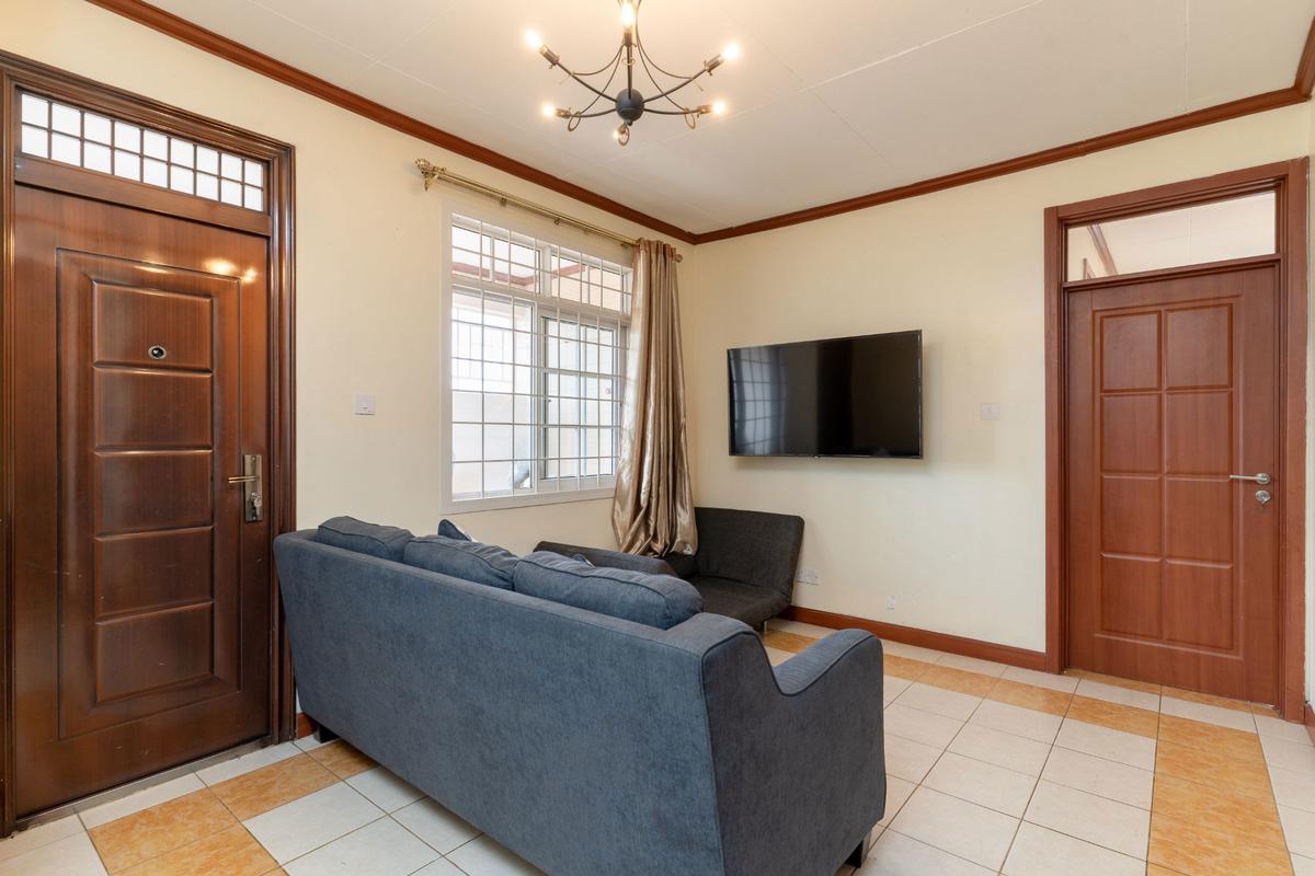 1 Bed Apartment with En Suite in Parklands - 3