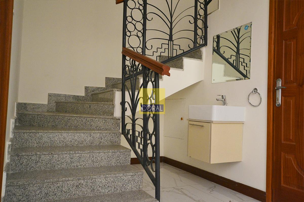 3 Bed Apartment with En Suite in Lavington - 15