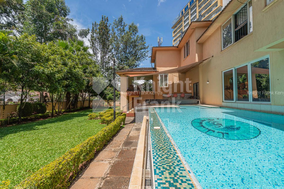 5 Bed House with En Suite at Kauria Close - 13