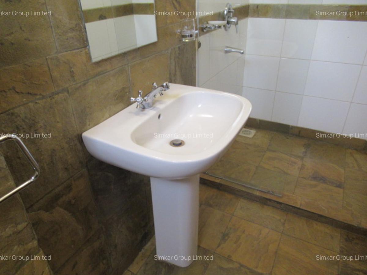 3 Bed Apartment with En Suite at Riverside Drive - 17