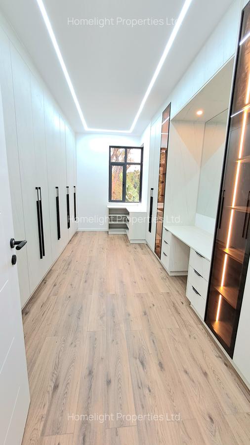 5 Bed Villa with En Suite at Lavington - 19