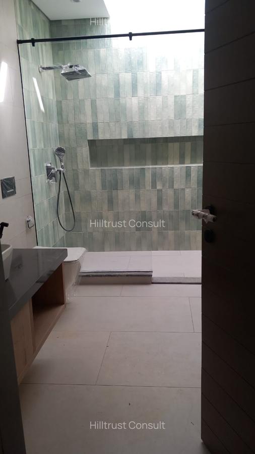 5 Bed Villa with En Suite in Westlands Area - 17