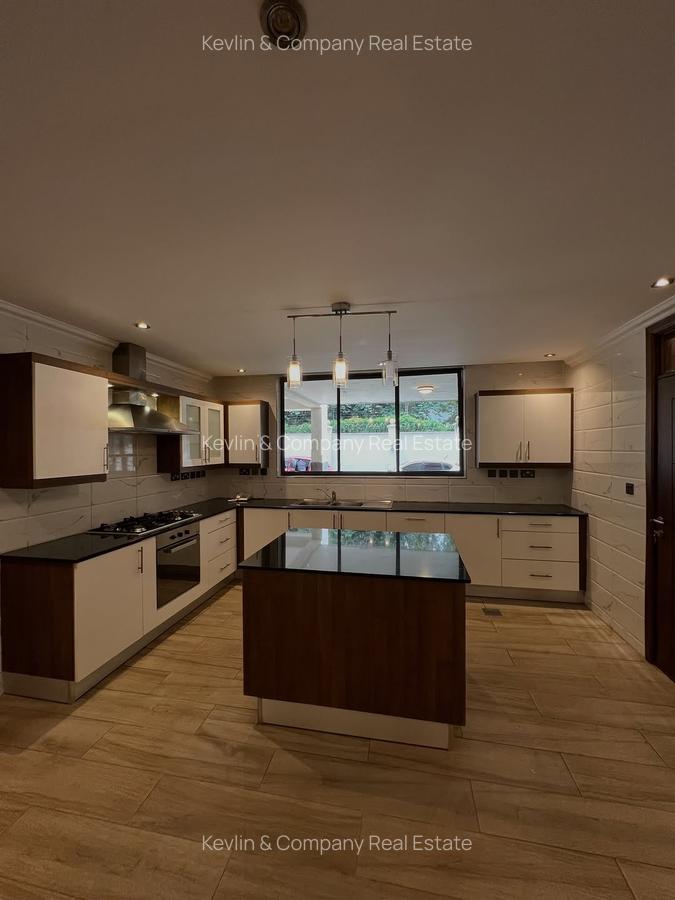 5 Bed Townhouse with En Suite in Lavington - 16