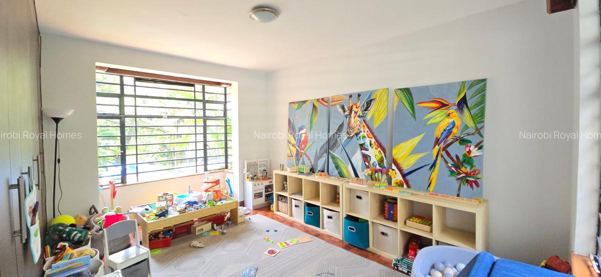 4 Bed House with En Suite at Rosslyn Heghts - 20