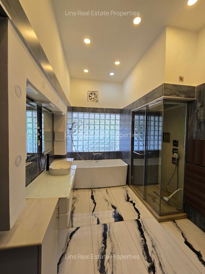 5 Bed House with En Suite in Runda - 17