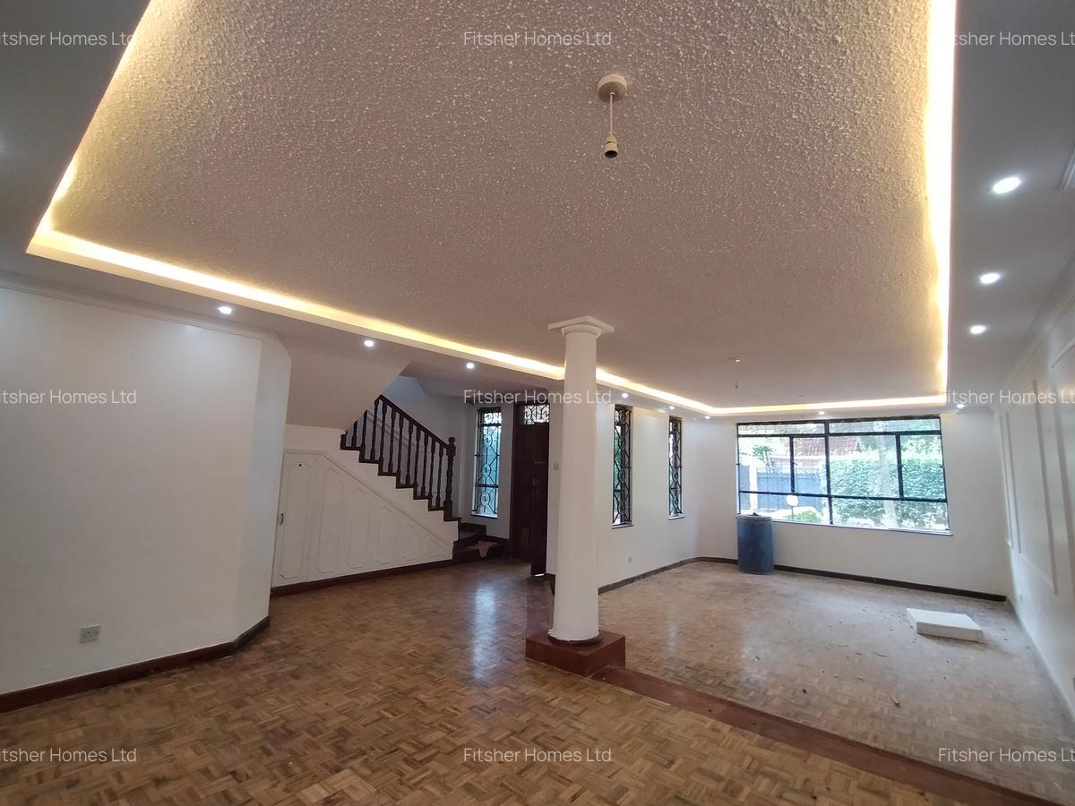 4 Bed House with En Suite in Lavington - 15
