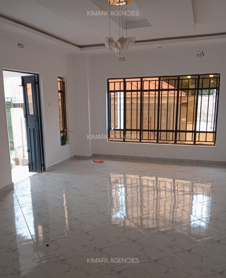 3 Bed House with En Suite at Rimpa Road - 10