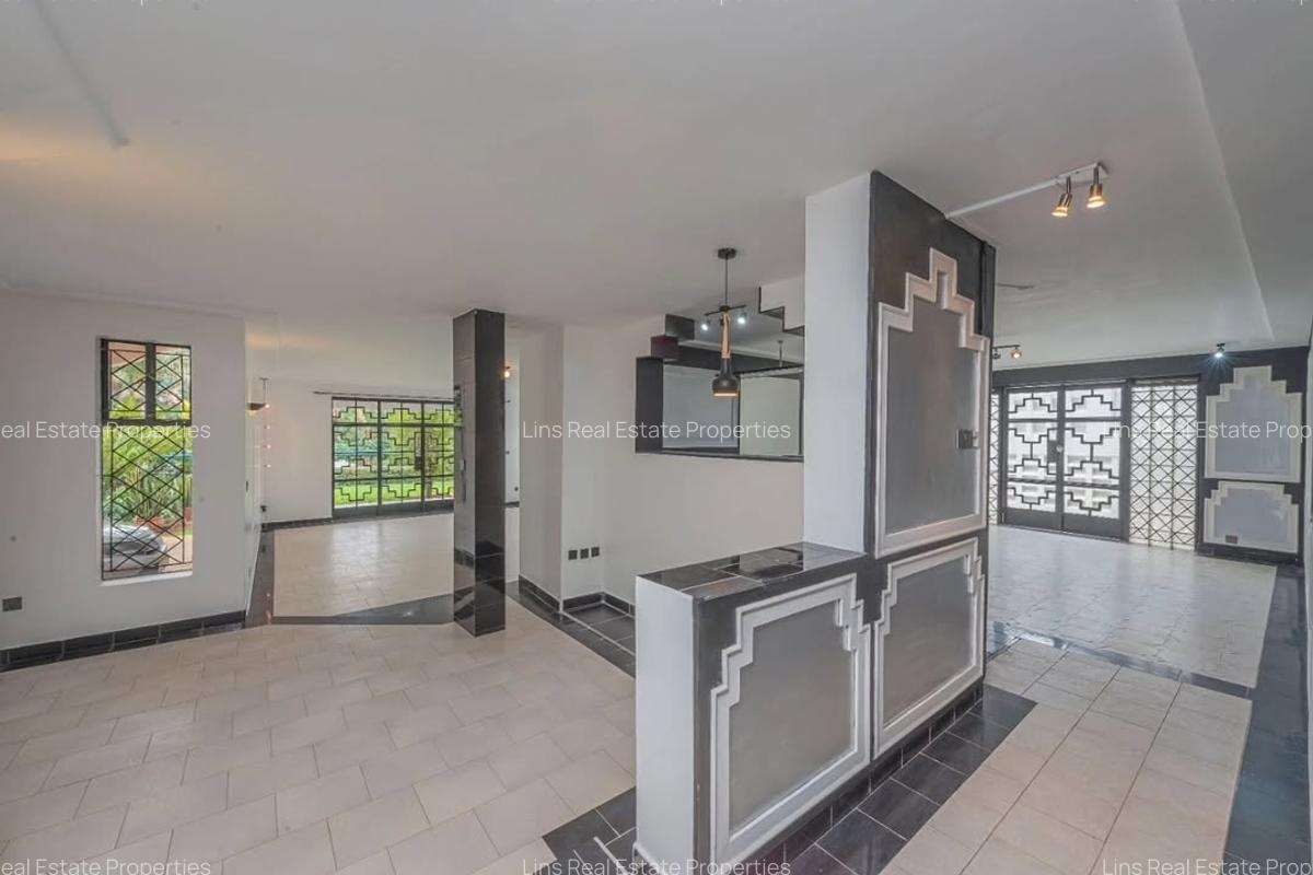 4 Bed House with En Suite in Runda - 11