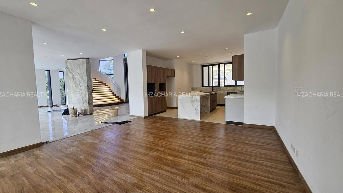 5 Bed Villa with En Suite in Nyari - 3