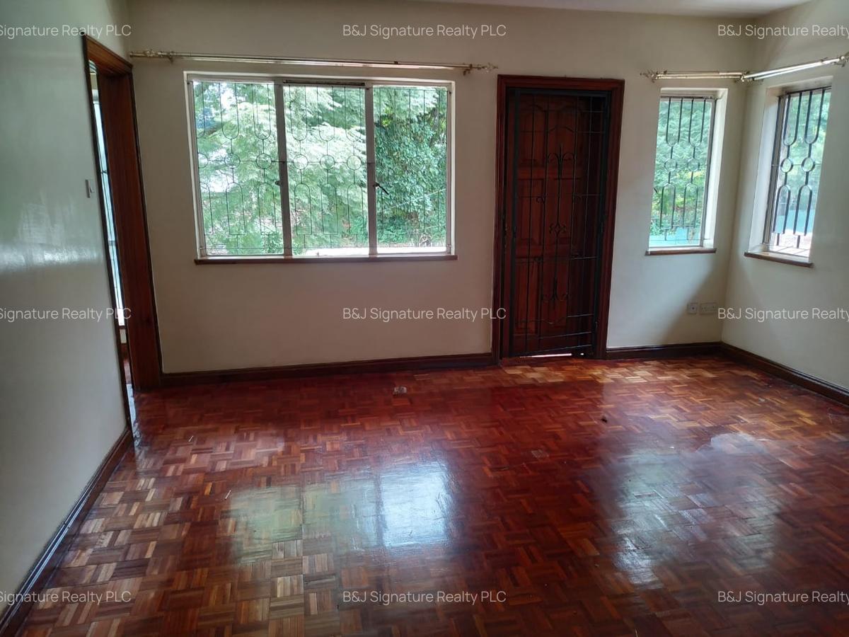 4 Bed Villa with En Suite in Spring Valley - 7