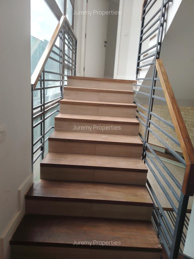 4 Bed Townhouse with En Suite in Lavington - 8