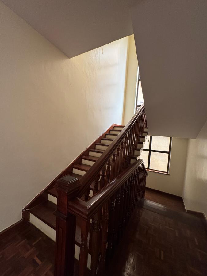 5 Bed Townhouse with En Suite in Lavington - 14