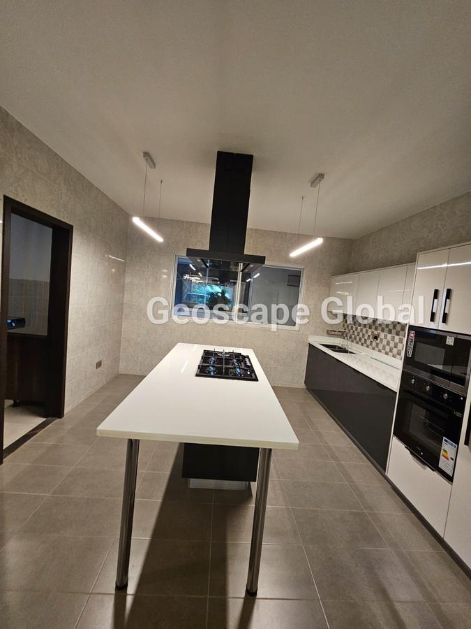 3 Bed Apartment with En Suite in Riverside - 10