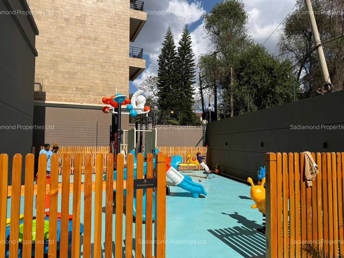 3 Bed Apartment with En Suite in Riverside - 9