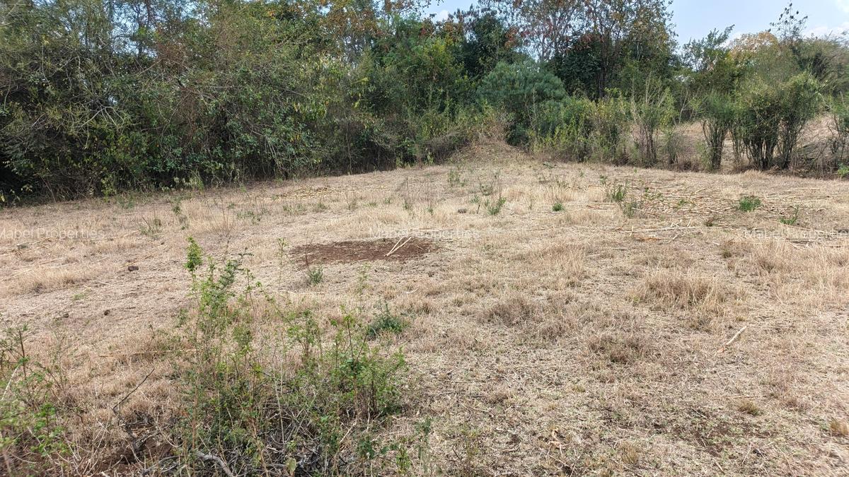 Land at Nyeri Nairobi Highway - 4