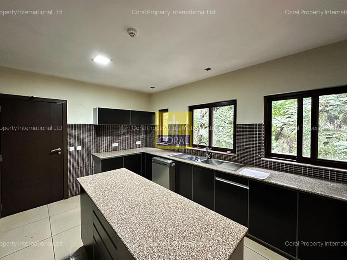 4 Bed Apartment with En Suite in Riverside - 7