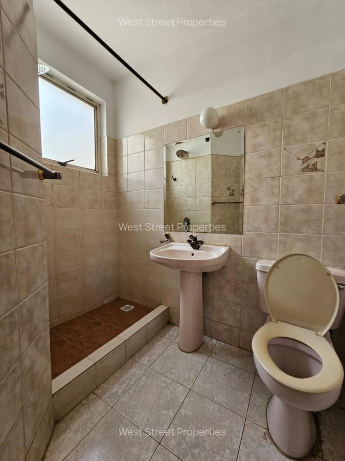 5 Bed Townhouse with En Suite at Kilimani - 16