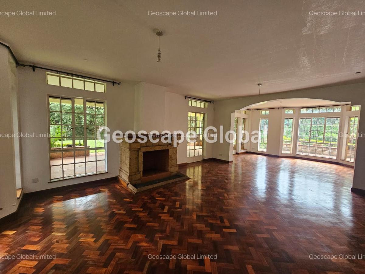 5 Bed House with En Suite in Rosslyn - 6