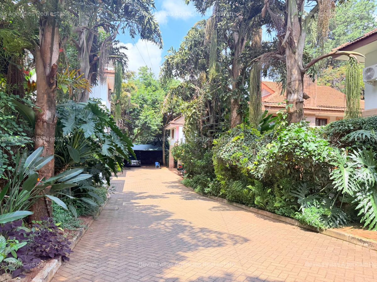 5 Bed Townhouse with En Suite at General Mathenge - 1